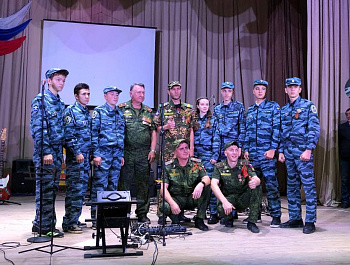 Сегодня в РДК состоялся замечательный концерт под названием "За Мир" "За Россию", который был исполнен «Народным коллективом» ВИА "Виват" СОЦНТ!