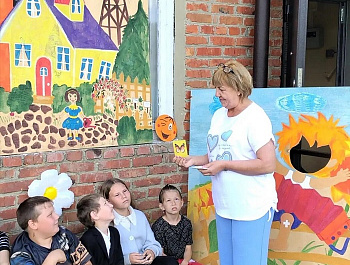 «Адрес детства - лето!»                                                                                                             Празднично-игровой час