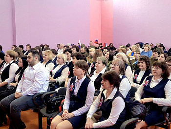 Сегодня в Базарно-Карабулакском районе прошёл зональный этап регионального смотра самодеятельного народного творчества работников образования, посвящённого 80-летию Великой Победы и Году защитников Отечества