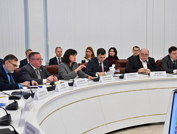 Глава региона Роман Бусаргин провел постоянно действующее совещание с зампредами и министрами, а также главами районов.