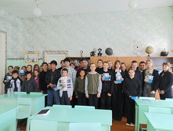 В Базарно-Карабулакском районе полицейские провели в школе беседу по профилактике мошенничества с использованием IT-технологий