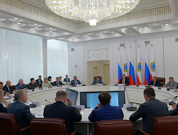 Губернатор Роман Бусаргин провел постоянно действующее совещание с участием зампредов и министров Правительства области, а также глав районов