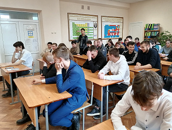 В рамках Общероссийской акции «Сообщи, где торгуют смертью» сотрудники полиции провели встречу со студентами Базарно-Карабулакского техникума агробизнеса