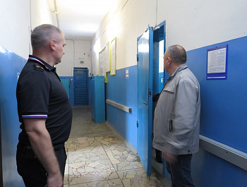 В рамках акции «Гражданский мониторинг» общественник проверил работу изолятора временного содержания и дежурной части Базарно-Карабулакского отдела полиции