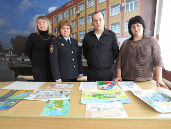 В МО МВД России «Базарно-Карабулакский» прошел конкурс детских рисунков "Мои родители работают в полиции"