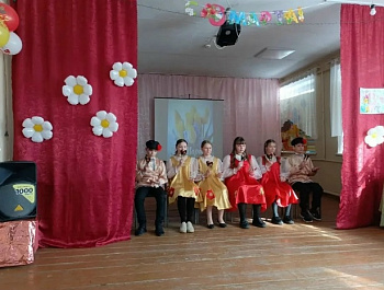 6 марта, в СДК с.Вязовка, в предверии 8 Марта, состоялся праздничный концерт "В этот день, весной согретый, все цветы и песни Вам!"