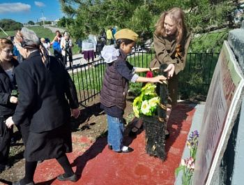 Сегодня, 9 мая 2025г. На базе Стиигайского СДК около памятника Павшим Воинам состоялся  торжественный митинг, посвященный 80- летию Великой Победы