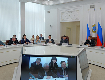 Губернатор Роман Бусаргин провел постоянно действующее совещание с участием зампредов и министров Правительства области, а также глав районов