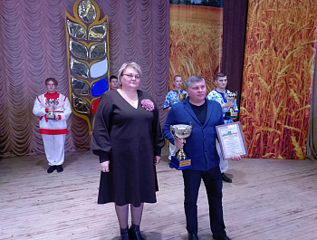 На мероприятии были вручены переходящие кубки главы района за достижение наивысших производственных показателей по итогам 2024 года