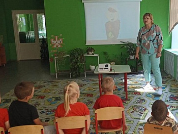 «Носитель света»                                                                                  Познавательный час