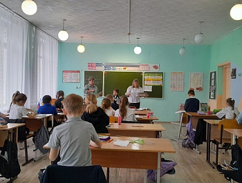 «Ты город жизни, Ленинград»                                                                 Час мужества