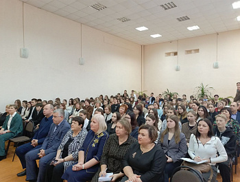 Продолжением профориентационной темы, приоритетной сегодня в стенах школы №1 райцентра, стала встреча учащихся психолого-педагогических классов Базарно-Карабулакского, Балтайского и Новобурасского районов