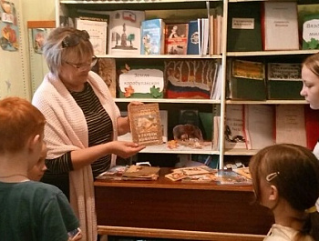 «Детские книги-старожилы  библиотеки»                                                                                              Библио-ретро