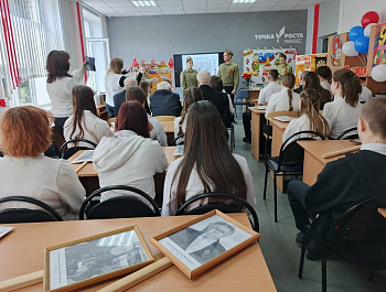 "Сияй в веках Великая Победа!" Обзор книжной выставки