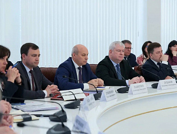 Губернатор Роман Бусаргин провел постоянно действующее совещание с участием зампредов и министров Правительства области, а также глав районов