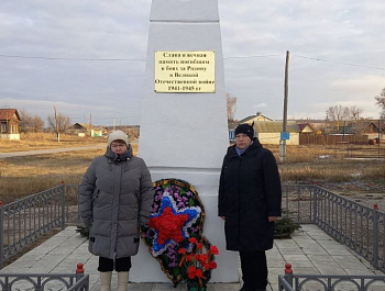 Сегодня во всех населенных пунктах Максимовского муниципального образования прошло возложение цветов к памятникам землякам, погибшим на полях сражений