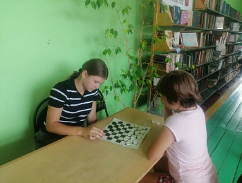 «Поиграем, почитаем»                                                                                               Игротека в библиотеке