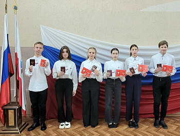 Сегодня исполнилось 31 год документу, благодаря которому мы с гордостью называем себя россиянами, можем трудиться, мечтать, жить свободно и справедливо