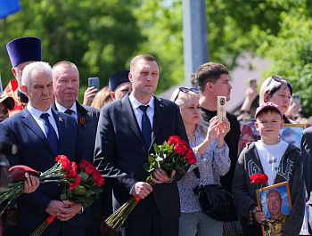 Сегодня в Парке Победы на Соколовой горе прошла церемония занесения имен погибших в ходе проведения специальной военной операции военнослужащих