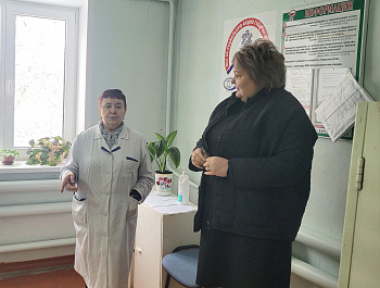 Глава района Наталья Трошина посетила фельдшерско-акушерский пункт в селе Вязовка