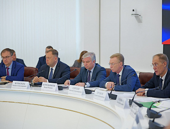 Губернатор Роман Бусаргин провел постоянно действующее совещание с зампредами правительства, министрами и главами районов