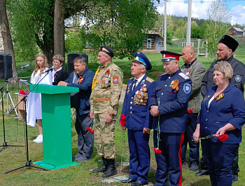 В юбилей Великой Победы, во дворе Казанлинской школы открылась Аллея её выпускников
