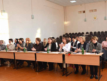 Начальник управления образования администрации района Елена Симонова поприветствовала участников муниципального этапа Всероссийского конкурса «Педагогический дебют»