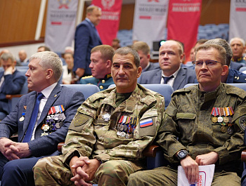 Первые участники региональной программы «Наши Герои» встретились сегодня с губернатором Саратовской области, членами регионального правительства и представителями крупных компаний в рамках Дня наставника