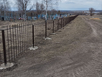 В Сухом Карабулаке заменили ограждение кладбища