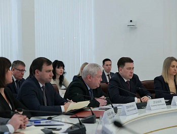 Губернатор Роман Бусаргин провел постоянно действующее совещание с участием зампредов и министров Правительства области, а также глав районов