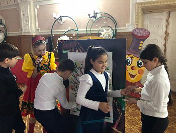культорганизатор РДК Карина Березина провела познавательно-игровую программу «Народные забавы»