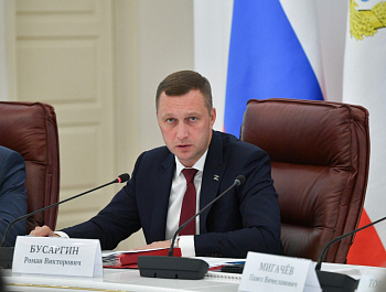 Губернатор Роман Бусаргин провел постоянно действующее совещание с зампредами и министрами Правительства области