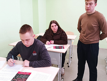 «Сообщи, где торгуют смертью»: сотрудники полиции провели профилактическую беседу со школьниками