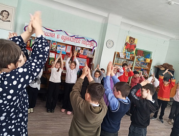 «Сохраним культуру и традиции народов России»                                              Театрализованная программа