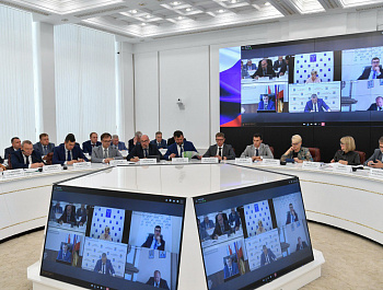 Губернатор Роман Бусаргин провел постоянно действующее совещание с зампредами и министрами Правительства области