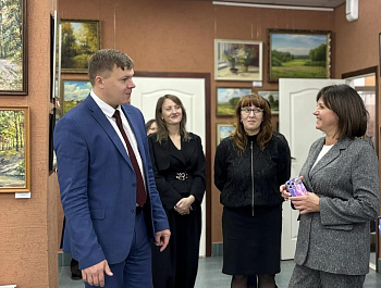 Глава района Андрей Кушнарёв вместе с министром культуры Саратовской области Наталией Щелкановой посетили историко-краеведческий музей