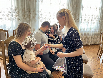 В День семьи, любви и верности, который в России отмечается 8 июля, в отделе ЗАГС по Базарно-Карабулакскому району состоялось вручение медали «За любовь и верность»