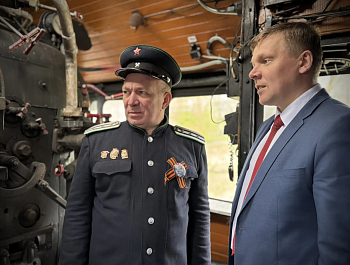 Глава района Андрей Кушнарёв посетил экспозицию ретропоезда «Воинский эшелон»
