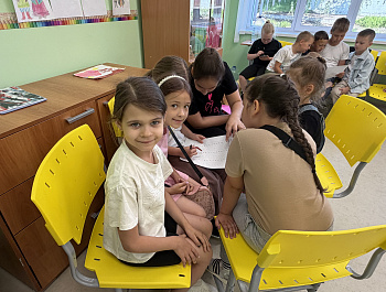 Полицейские совместно с общественником провели урок мужества со школьниками ко Дню России