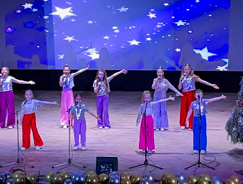 Миллионы людей по всему миру отмечают этот день с радостью и любовью