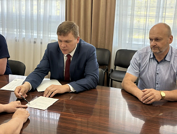 Сегодня по поручению губернатора Саратовской области Романа Бусаргина глава района Андрей Кушнарёв провёл приём граждан по широкому кругу вопросов