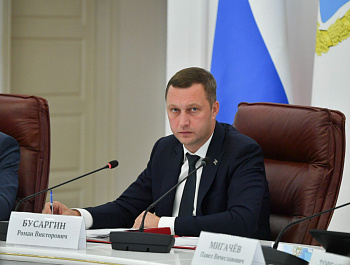 Губернатор Роман Бусаргин провел постоянно действующее совещание с зампредами и министрами Правительства области