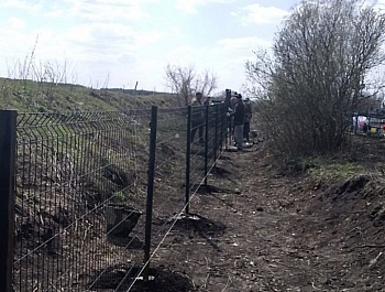 При поддержке администрации Алексеевского муниципального образования в селе Алексеевка заменили ограждение на одном из кладбищ