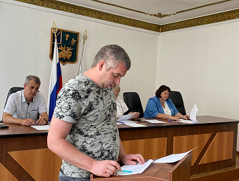 Сегодня глава района Н.В. Трошина провела очередное заседание постоянно действующего совещания