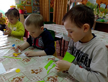 «Цветы весны»                                                                                                                Веселая мастерилка