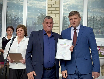 Глава района Андрей Кушнарев посетил торжественную линейку, посвящённую Дню знаний, в школе с. Хватовка