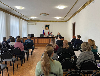 В администрации района прошло заседание комиссии по делам несовершеннолетних и защите их прав Базарно-Карабулакского муниципального района
