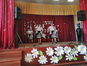 Поёт село родное