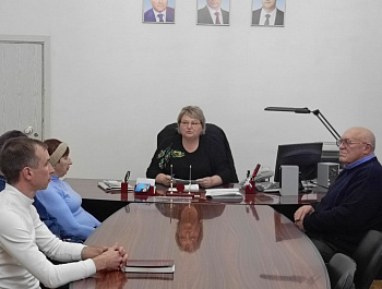 В преддверии Дня народного единства в кабинете главы района Н.В.Трошиной собрались руководители общественных объединений, национальных диаспор и различных конфессий