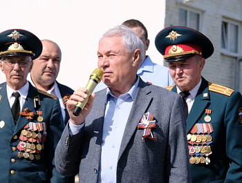 Врио главы администрации Алексеевского муниципального образования Андрей Попов принял участие в церемонии возложения цветов к Вечному Огню в с.Ивановка